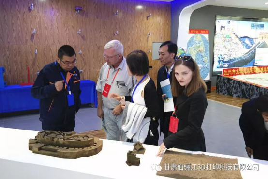 第三届兰州科技博览会俄罗斯、北美和上海张江高新区相关企业代表莅临我公司参观考察(图3)